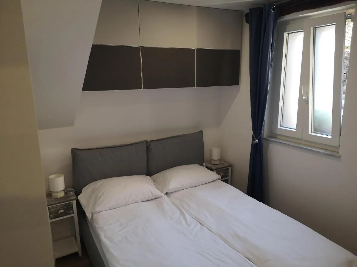 Apartment Mija Padna 0*,